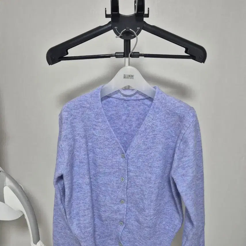 [BUNJANG] V-Neck Button Detail Cardigan / 가디건