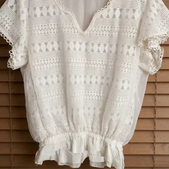 [BUNJANG] White Pleated Skirt &amp; Lace Blouse Set / 화이트 플리츠 스커트 &amp; 레이스 블라우스 세트(택포)