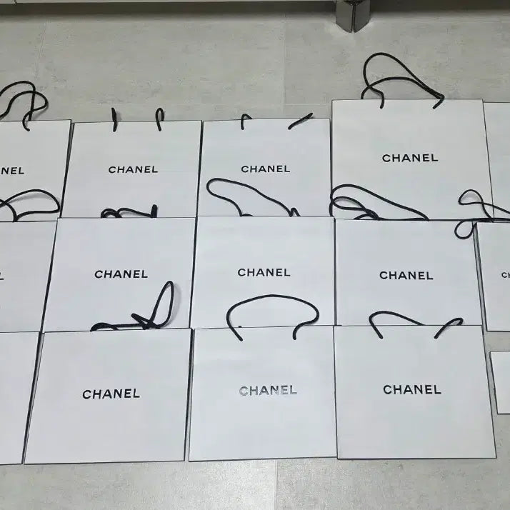 [BUNJANG] Chanel Shopping Bags Bundle Set (18 pcs) / 샤넬 쇼핑백 (총 17개) (일괄구매 우선)