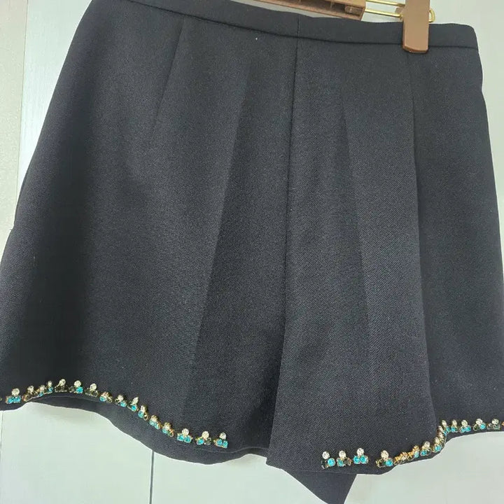 [BUNJANG] Black Cubic Embellished Shorts / 블랙 큐빅 장식 반바지 숏팬츠