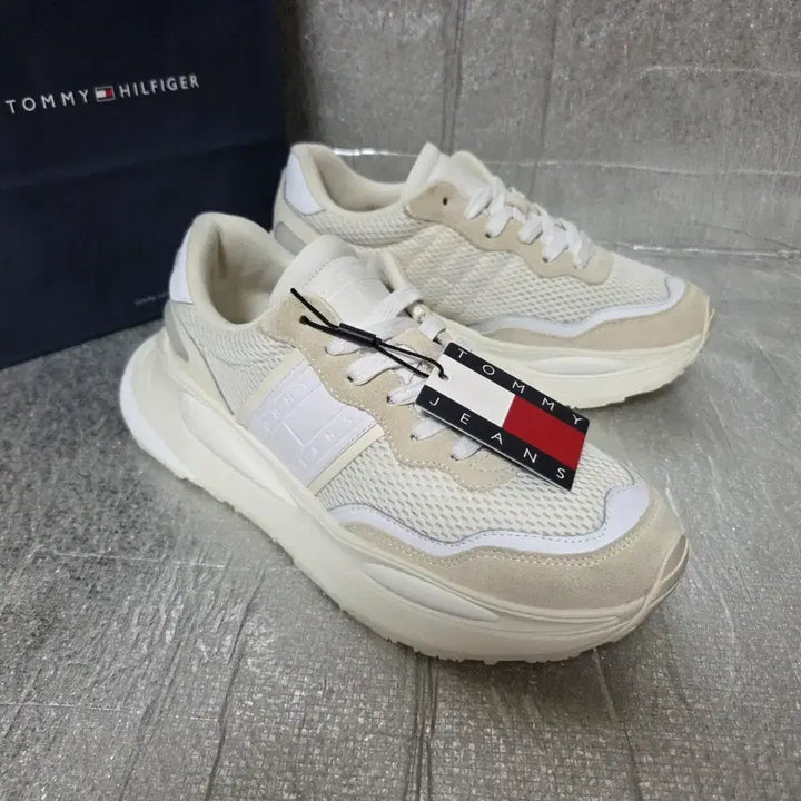 [BUNJANG] Tommy Hilfiger Lewis Runner Sneakers (Size 260) / 타미힐피거 루이스 러너 운동화(260)