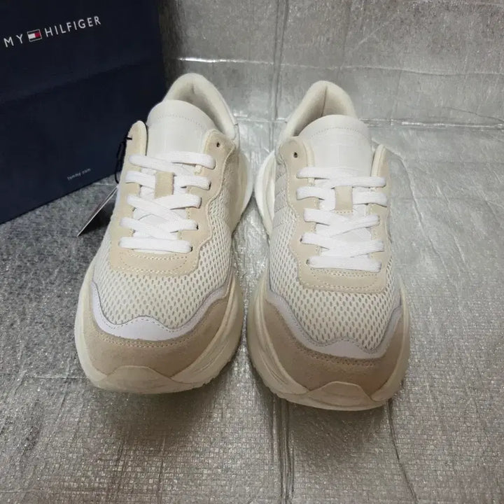 [BUNJANG] Tommy Hilfiger Lewis Runner Sneakers (Size 260) / 타미힐피거 루이스 러너 운동화(260)
