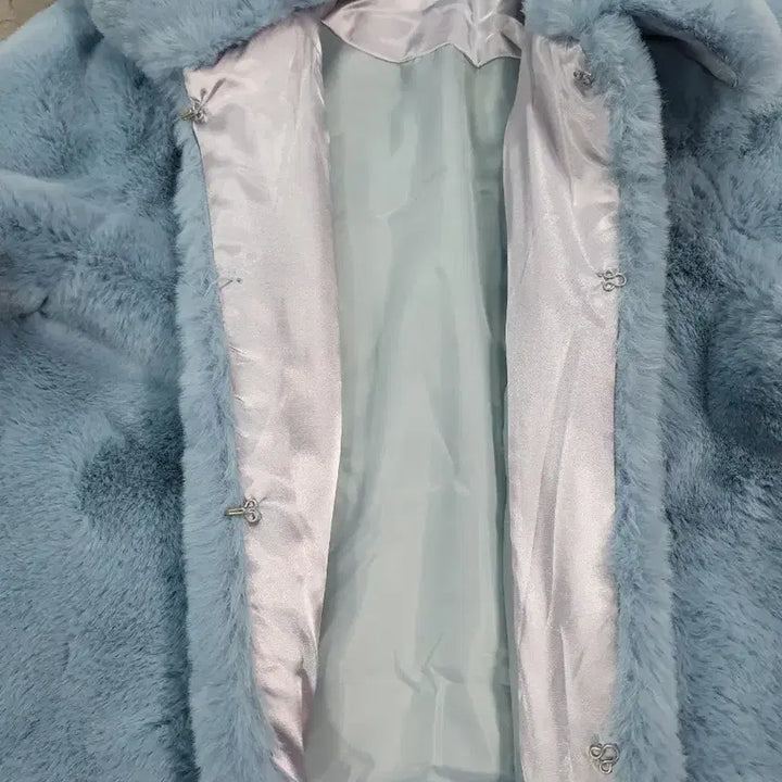 [BUNJANG] Light Blue Faux Fur Jacket / 하늘색 퍼 자켓 (인조)