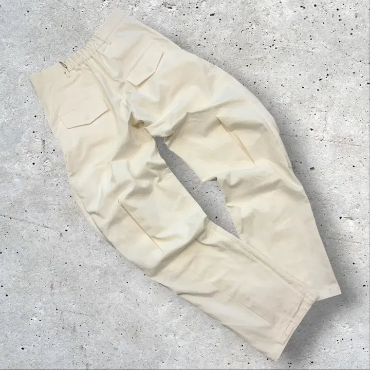 [BUNJANG] Kang Junseok White Slit Denim Pants / [2] 강준석 슬릿진 데님 팬츠 화이트 D934