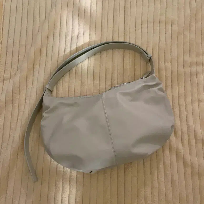 [BUNJANG] Nothing Written Nylon Shoulder Bag Salt Color / 낫띵리튼 나일론 숄더백 솔트색