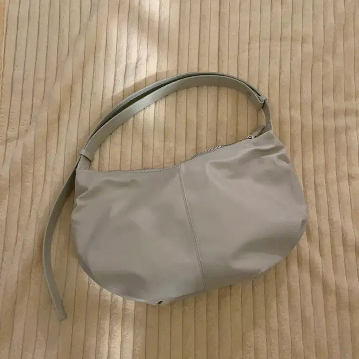 [BUNJANG] Nothing Written Nylon Shoulder Bag Salt Color / 낫띵리튼 나일론 숄더백 솔트색