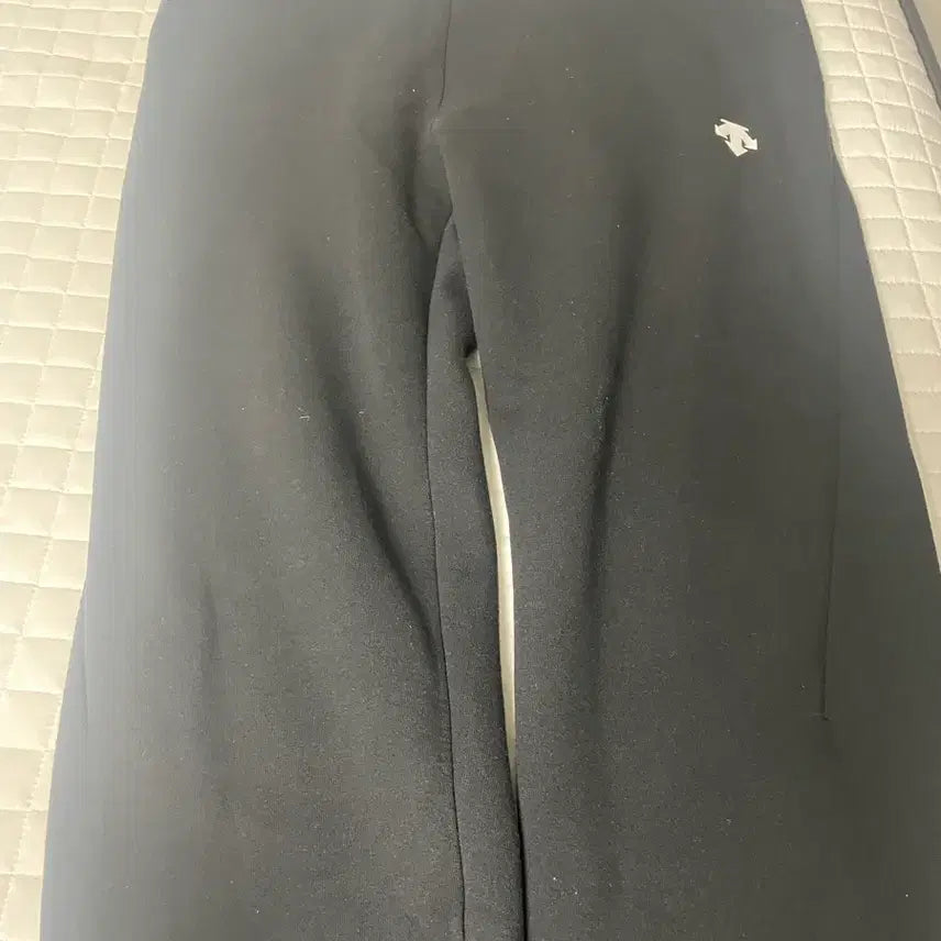 [BUNJANG] Descente Training Pants Black M / 데상트 트레이닝팬츠 블랙 M