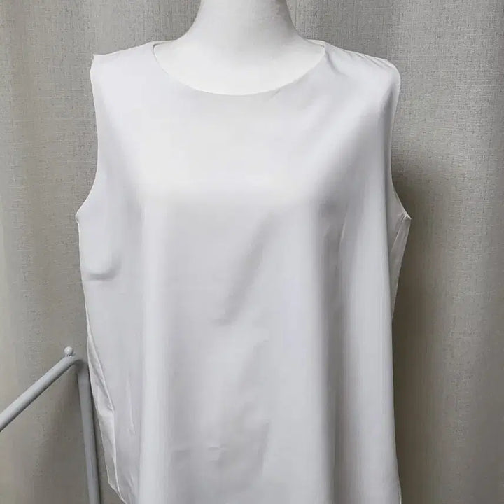 [BUNJANG] White Sleeveless Blouse / 화이트 민소매 블라우스