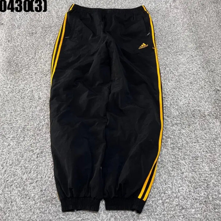[BUNJANG] Adidas Black/Yellow Three-Stripes Training Pants Size 95 / 아디다스 블랙/옐로우 삼선 트레이닝 바지95 0430
