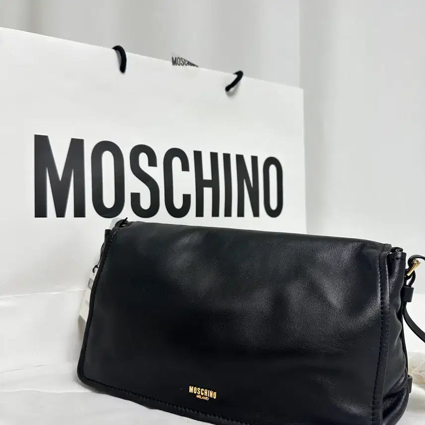 [BUNJANG] Moschino Logo Lettering Shoulder Bag / 모스키노 MOSCHINO 로고 레터링 숄더백 미사용 새상품