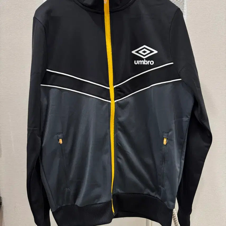 [BUNJANG] Umbro Track Top Jersey Zip-Up Size S / 엄브로 트랙탑 져지 집업