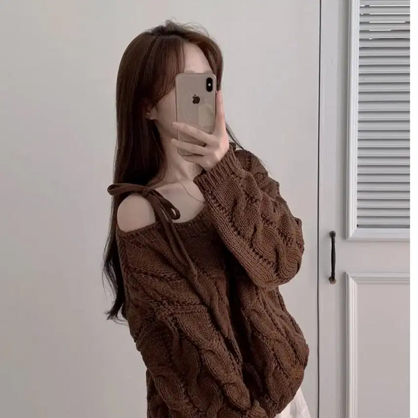 [BUNJANG] Ribbon Slit Cable Knit Off-Shoulder Top / 루즈핏 오프숄더 원숄더 리본 트임 꽈배기 니트 에이블리 지그재그