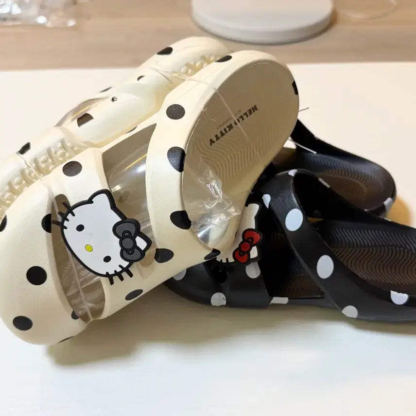 [BUNJANG] Sanrio Hello Kitty Dot EVA Slippers Black/White / 26신상)산리오 헬로키티 도트 EVA 슬리퍼 블랙/화이트