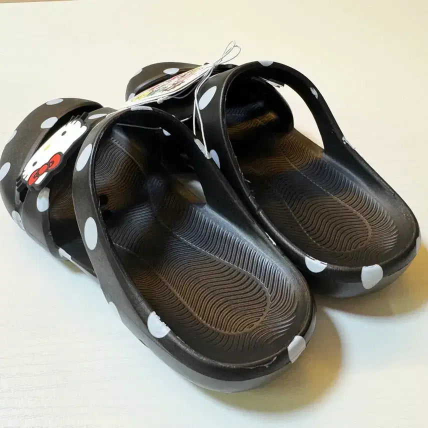 [BUNJANG] Sanrio Hello Kitty Dot EVA Slippers Black/White / 26신상)산리오 헬로키티 도트 EVA 슬리퍼 블랙/화이트