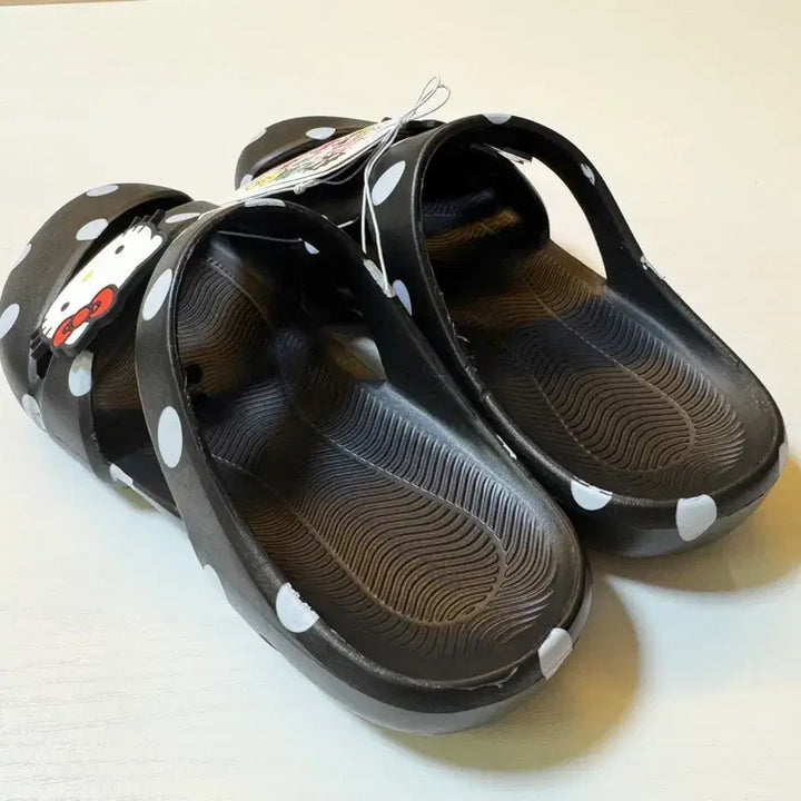 [BUNJANG] Sanrio Hello Kitty Dot EVA Slippers Black/White / 26신상)산리오 헬로키티 도트 EVA 슬리퍼 블랙/화이트