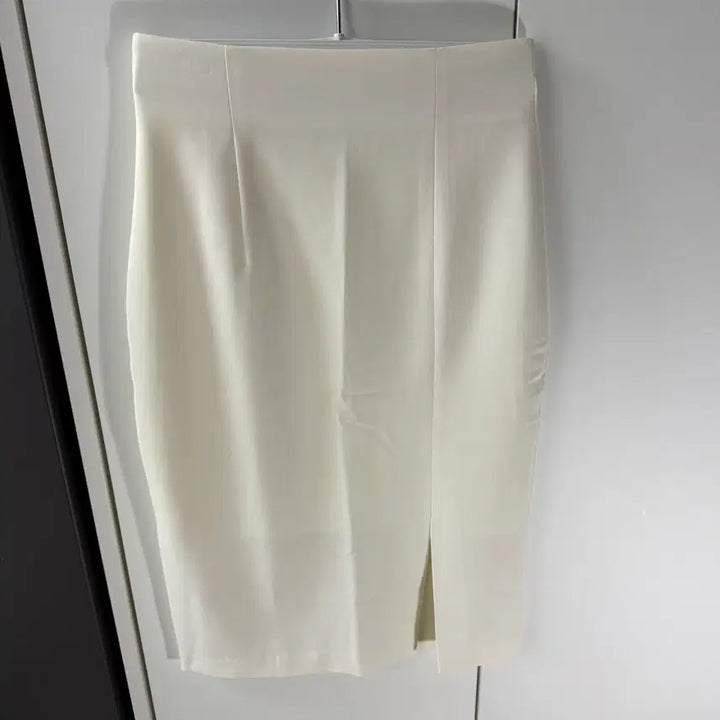 [BUNJANG] Rene Ivory Front Slit Skirt / 렌느 아이보리 앞트임 스커트 새제품