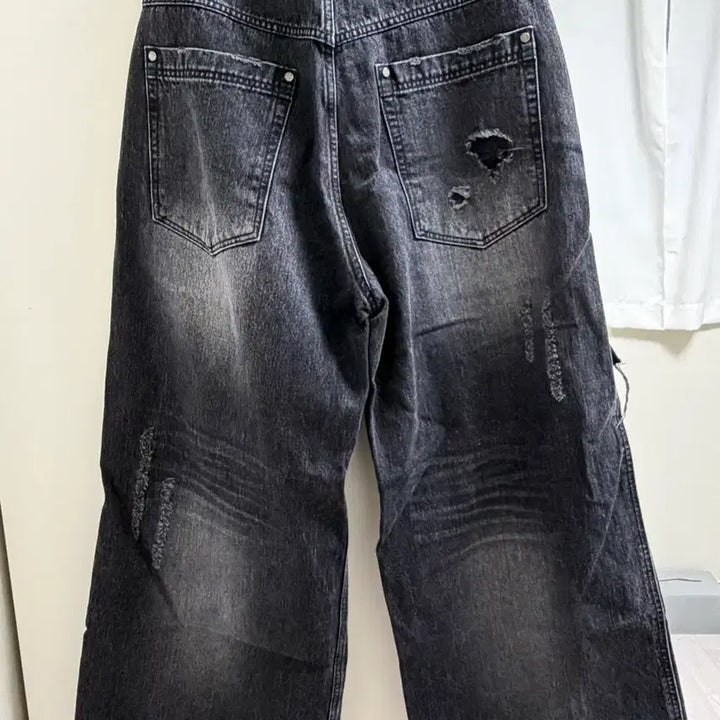 [BUNJANG] Trimingbird Cut-out Distressed Denim Pants Black / 트리밍버드 컷아웃 데미지 데님 팬츠 블랙
