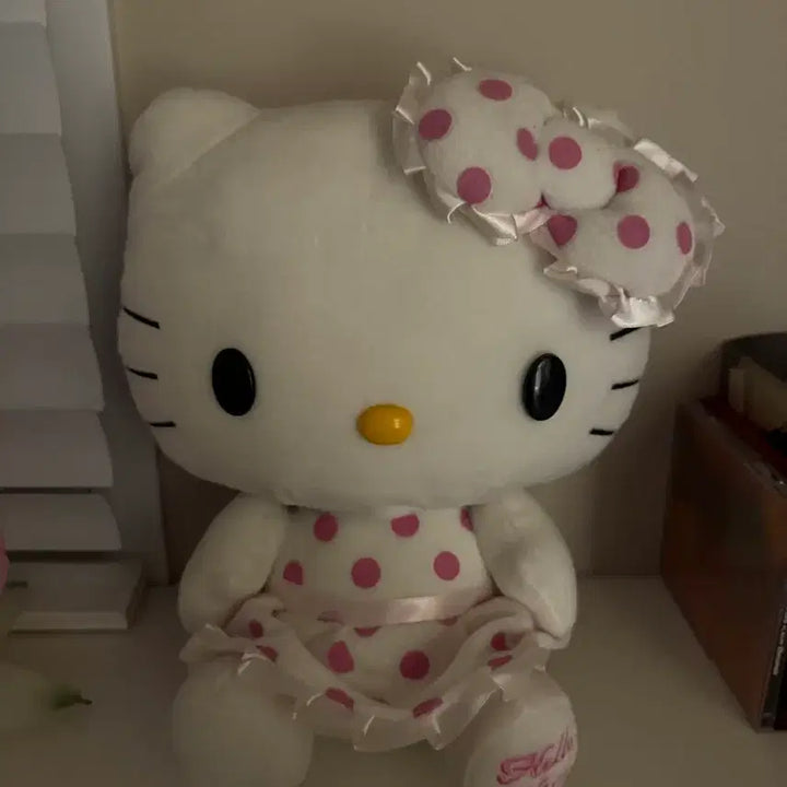 [SOLD OUT] 도트 레이스 헬로키티 인형
