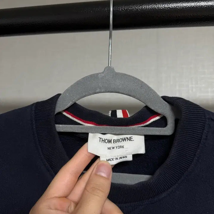 [BUNJANG] Thom Browne Striped Patch Navy Sweatshirt Size 2 / 톰브라운 사선완장 네이비 맨투맨 2사이즈