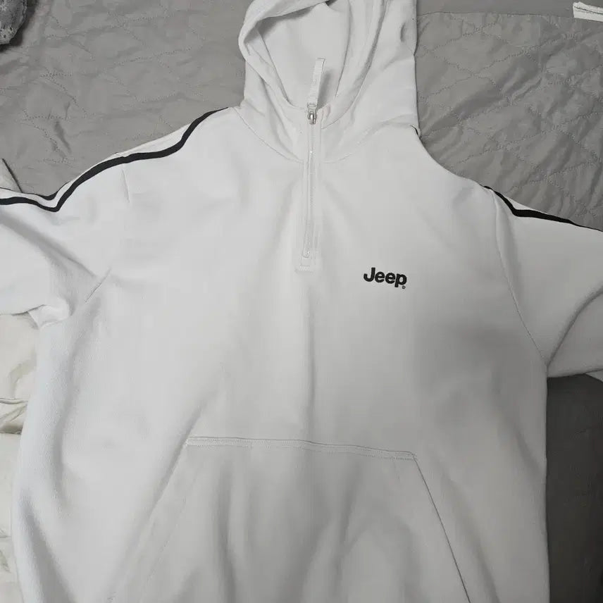 [BUNJANG] Jeep White Zip-Up Hoodie / Jeep 화이트 후드티 집업