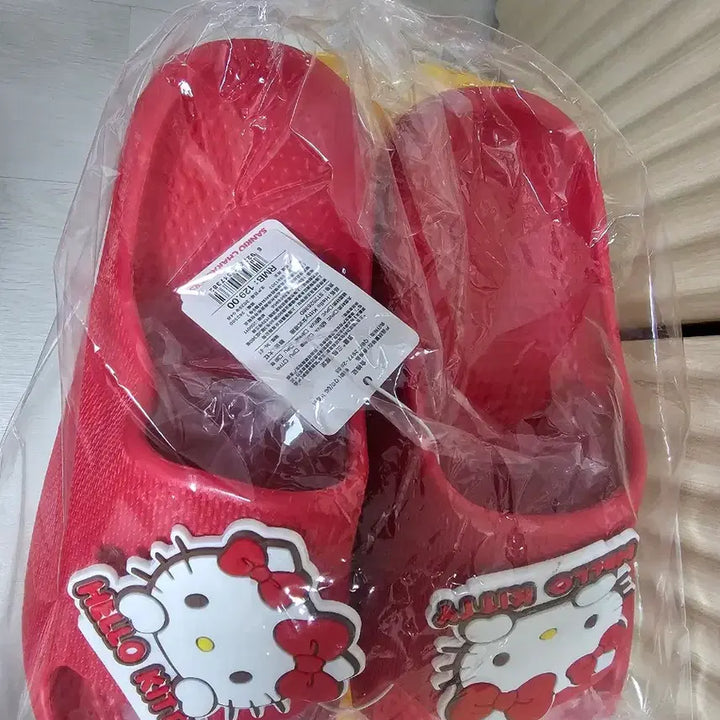 [BUNJANG] Hello Kitty Slippers (New, Unsealed) / 헬로키티 슬리퍼 / 새상품 비닐포장 그대로!