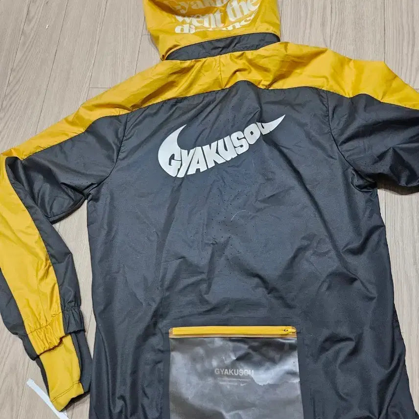 [BUNJANG] Nike Gyakusou Windrunner Jacket Black/Yellow / 나이키 갸쿠소우 윈드러너 자켓 블랙/옐로우
