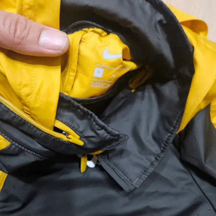 [BUNJANG] Nike Gyakusou Windrunner Jacket Black/Yellow / 나이키 갸쿠소우 윈드러너 자켓 블랙/옐로우