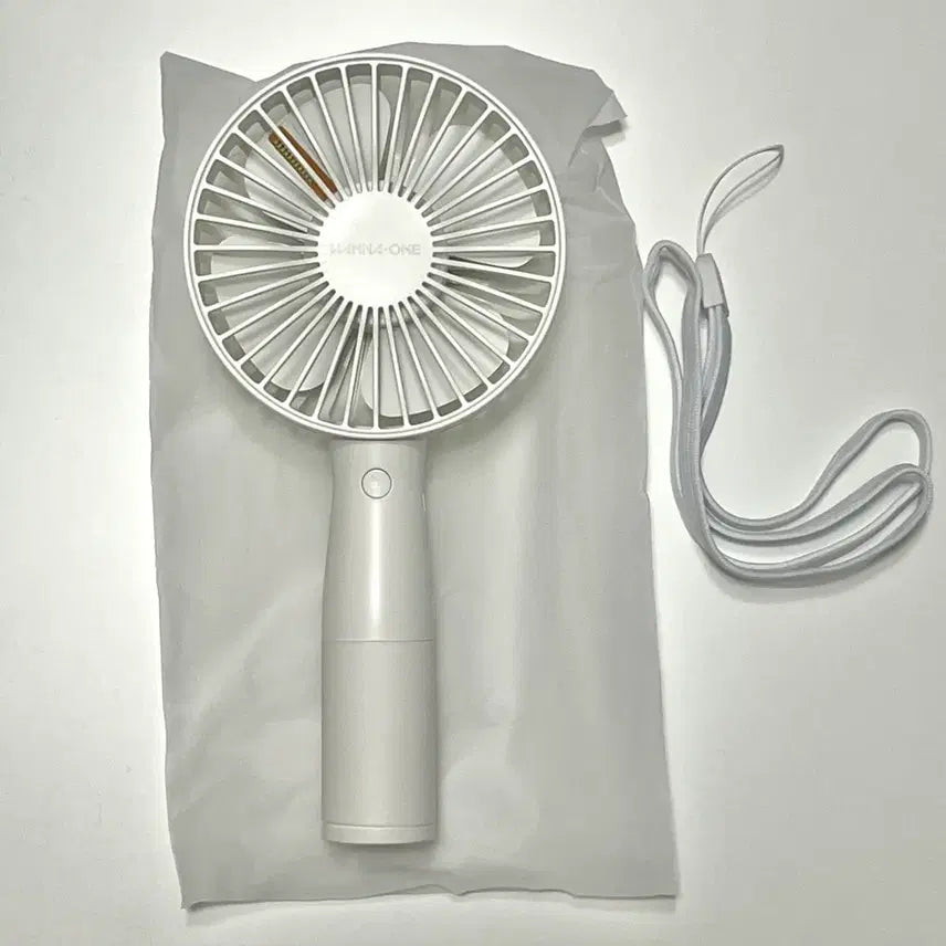 [BUNJANG] Wanna One Official LED Handheld Fan White / 워너원 공식 LED 응원 핸디 불빛 선풍기 화이트
