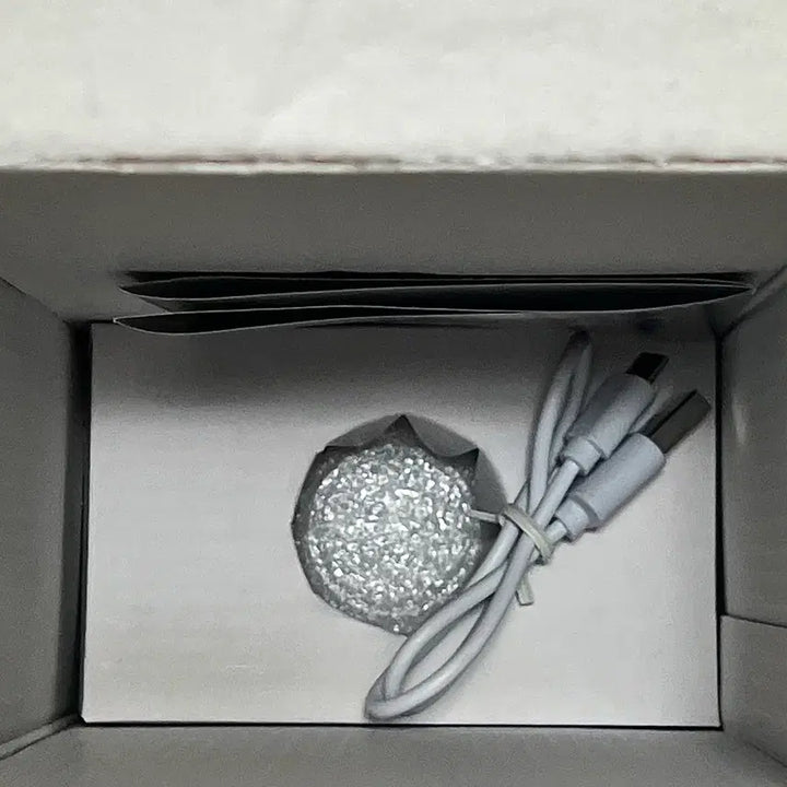 [BUNJANG] Wanna One Official LED Handheld Fan White / 워너원 공식 LED 응원 핸디 불빛 선풍기 화이트