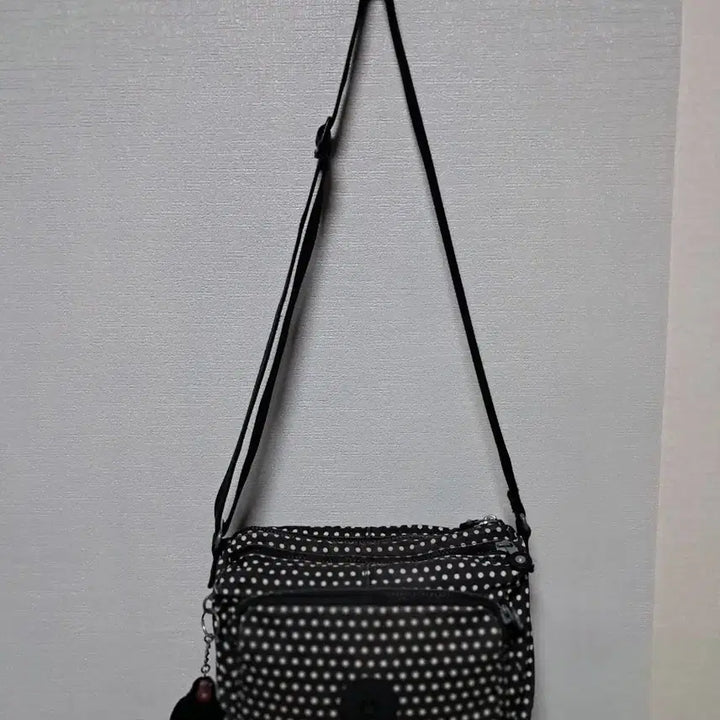 [BUNJANG] Kipling Polka Dot Crossbody Bag with Keyring / 키플링 도트무늬 크로스백 + 키링 여성가방 가격내림