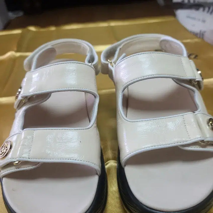 [BUNJANG] Ivory Velcro Platform Sandals (Size 235-240) / 아이보리 벨크로 샌들 플랫폼 240 235