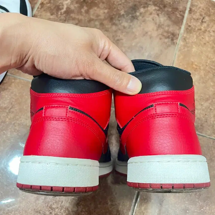 [BUNJANG] Air Jordan 1 Mid Bred Sneakers / 조던1 미드 브레드 285