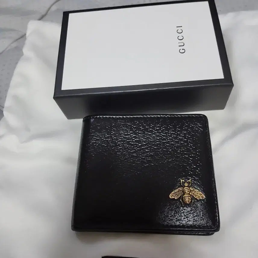 [BUNJANG] Gucci Black Bi-fold Wallet with Bee Emblem / 구찌 블랙 반지갑 Bee (벌) 장식
