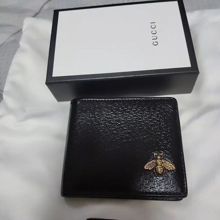 [BUNJANG] Gucci Black Bi-fold Wallet with Bee Emblem / 구찌 블랙 반지갑 Bee (벌) 장식