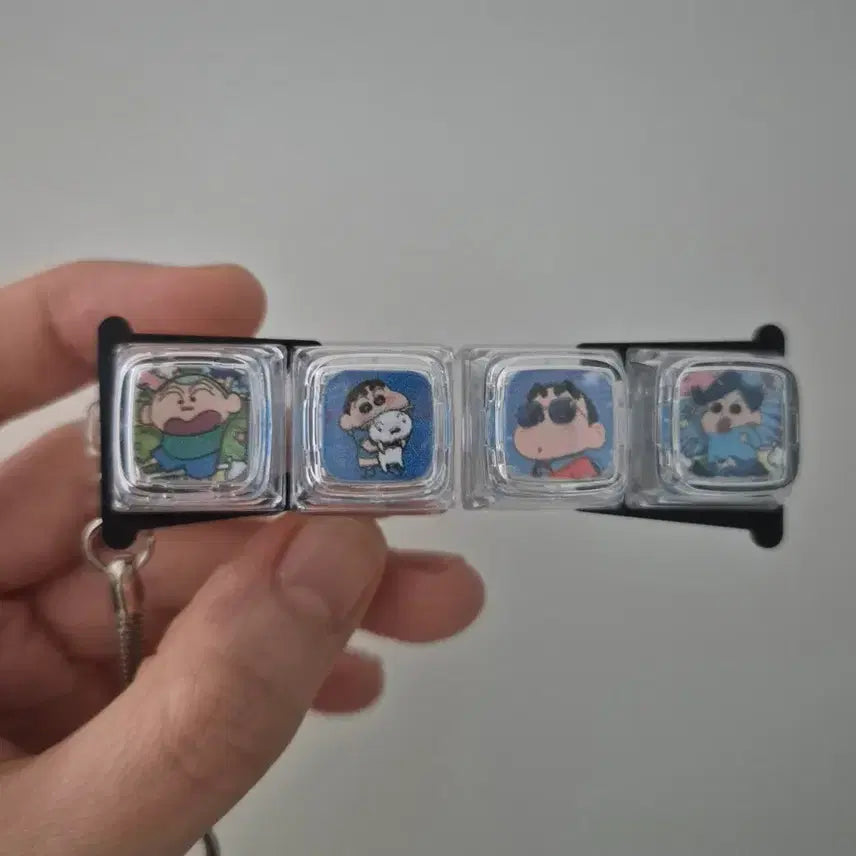 [BUNJANG] Crayon Shin-chan LED Keycap Keyring (4 Character Set) / 짱구 led 키캡 4구 키링