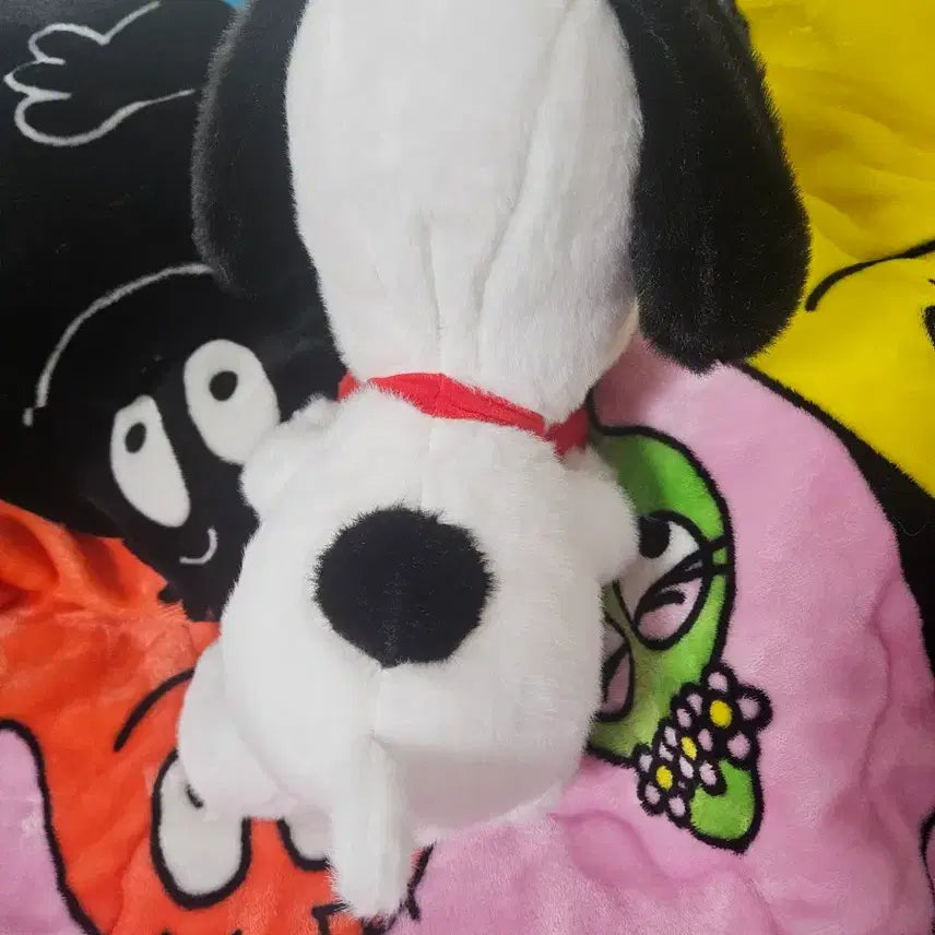 [BUNJANG] Snoopy Hugging Heart Plush (Medium) / 스누피 하트 안고 있는 인형(중형)