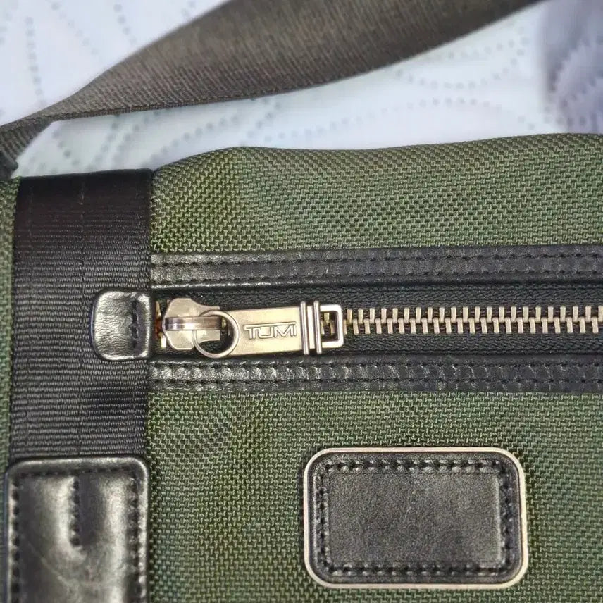 [BUNJANG] Tumi Olive Crossbody Bag / TUMI 투미 올리브 크로스백