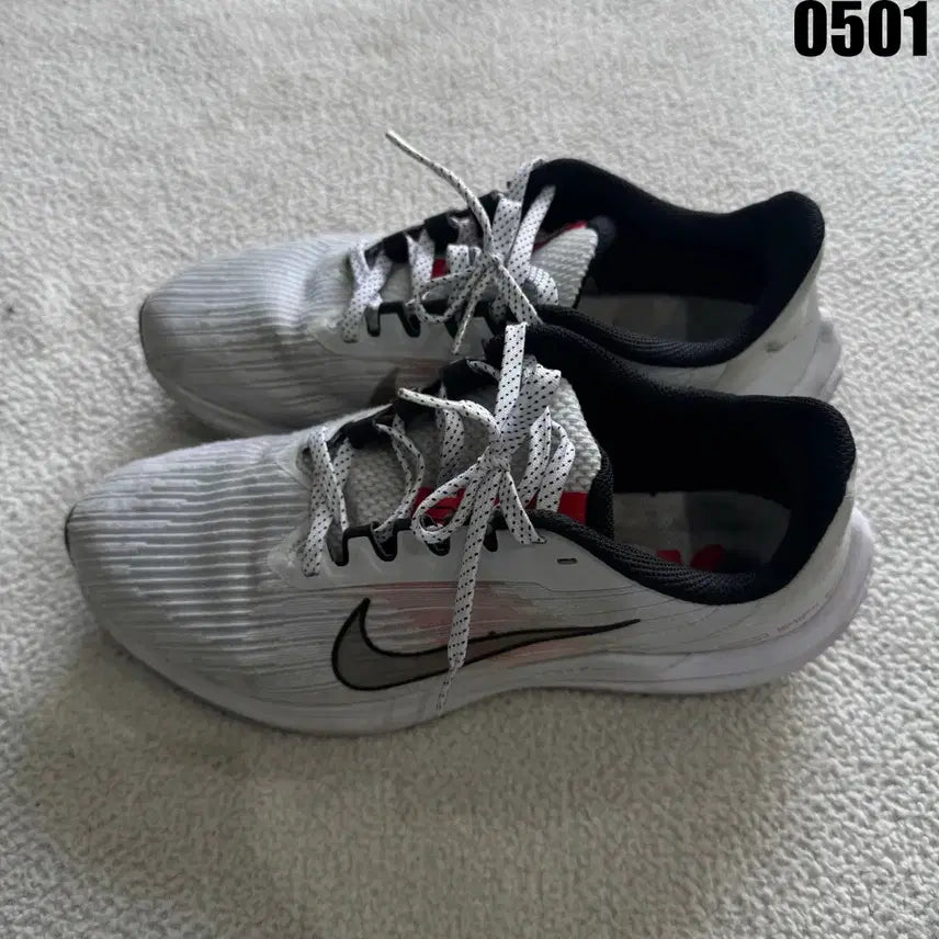 [BUNJANG] Nike Running Shoes (White/Pink) / 나이키 런닝화 (화이트/핑크) 250