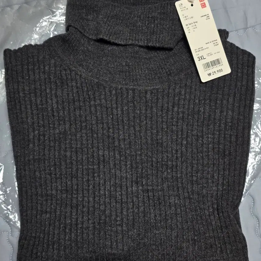 [BUNJANG] Uniqlo Ribbed Turtleneck Sweater / 유니클로 립 터틀넥 스웨터 새제품
