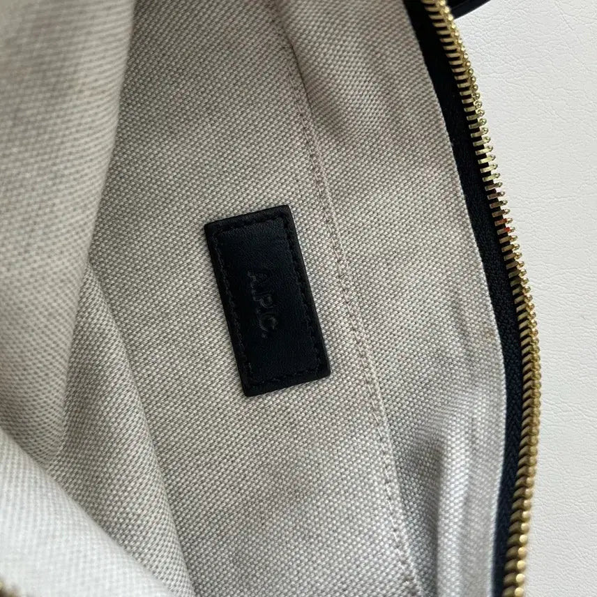 [BUNJANG] A.P.C. Maelys Crossbody Bag Leather / 아페세 마엘리스 크로스백