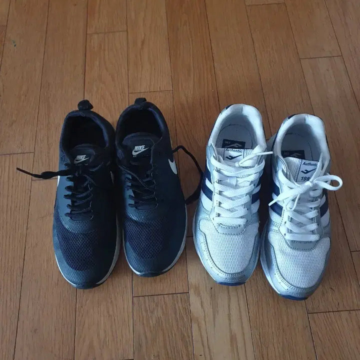 [BUNJANG] Nike Black Sneakers &amp; Adidas Silver Sneakers / 나이키 검정 운동화 / 아디다스 은색 운동화230~235  각각금액