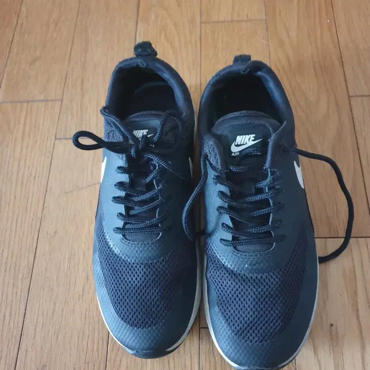 [BUNJANG] Nike Black Sneakers &amp; Adidas Silver Sneakers / 나이키 검정 운동화 / 아디다스 은색 운동화230~235  각각금액