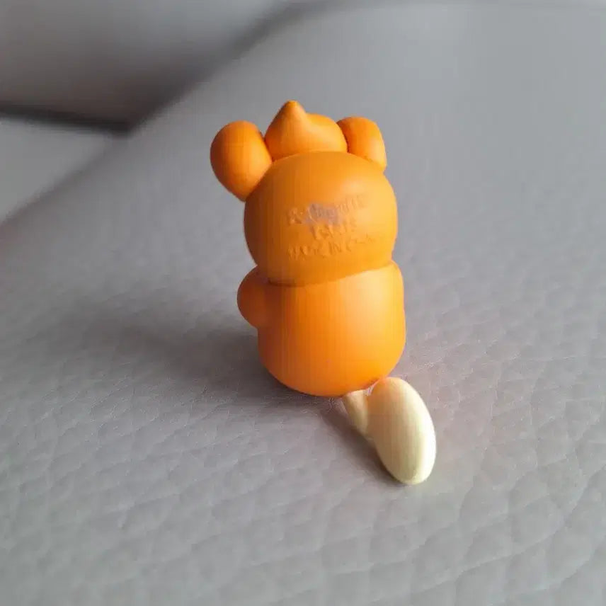 [BUNJANG] Orange Lying Bear Figurine / 오렌지색 엎드린 곰돌이 피규어