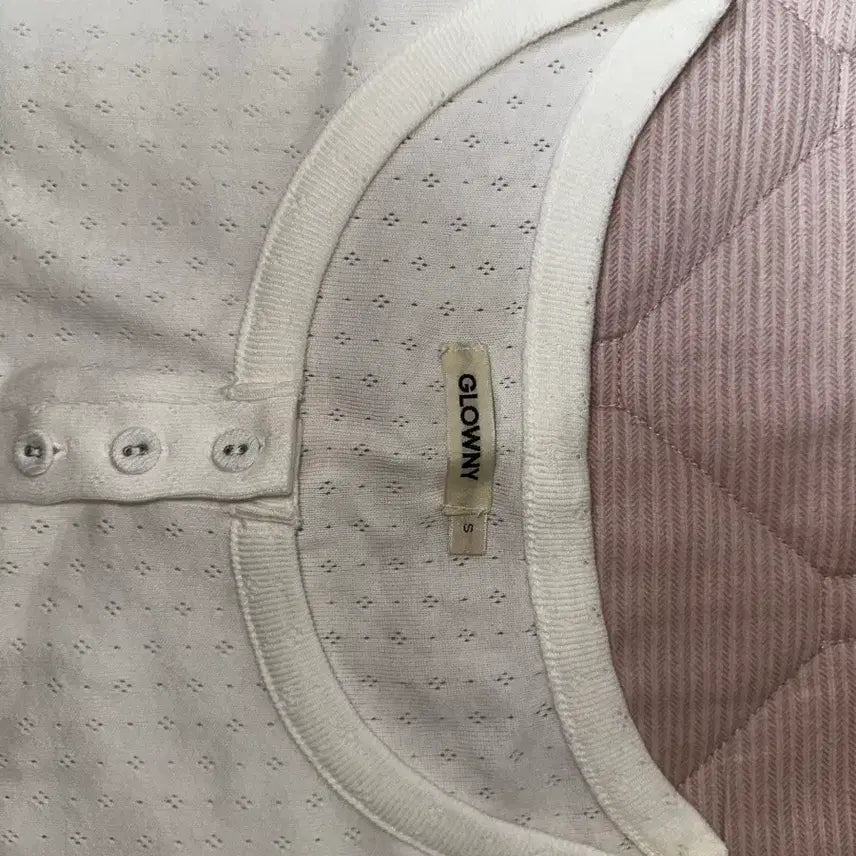 [BUNJANG] GLOWNY Province Eyelet Button Tee - Size S / S)글로니 아일렛 버튼티 PROVINCE EYELET BUTTON TEE