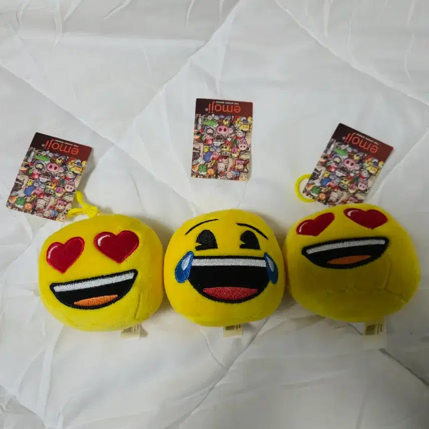 [BUNJANG] Smiling Face Emoji Plush Keychain Bundle Bag Charm Set / 이모티콘 인형 키링 웃는얼굴 하트 열쇠고리 일괄 모음 가방걸이