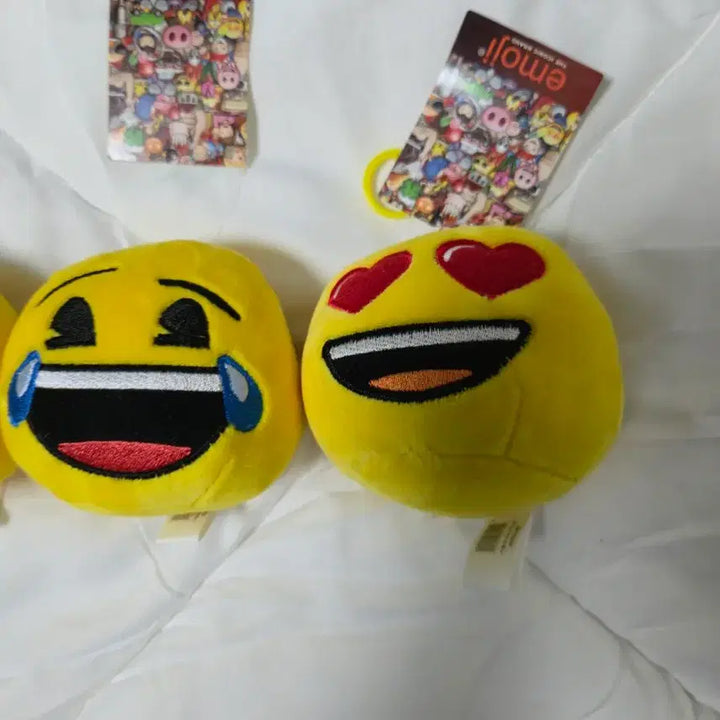 [BUNJANG] Smiling Face Emoji Plush Keychain Bundle Bag Charm Set / 이모티콘 인형 키링 웃는얼굴 하트 열쇠고리 일괄 모음 가방걸이