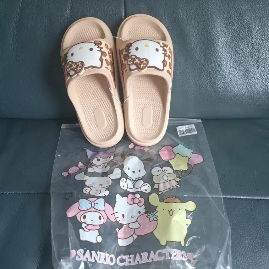 [BUNJANG] Sanrio Hello Kitty Slippers (Size 240) / 산리오 키티 슬리퍼 (240사이즈)