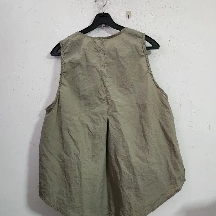 [BUNJANG] Vintage Style Sleeveless Blouse Khaki / 빈티지 스타일 민소매 블라우스 카키