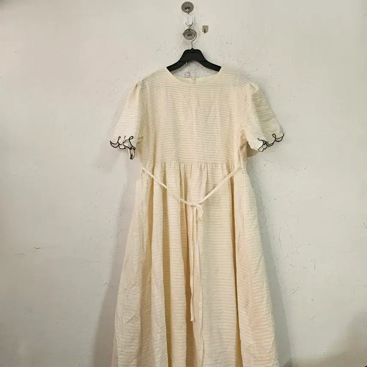 [BUNJANG] Ivory Punch Embroidery Long Dress / 아이보리색 펀칭 자수 롱 원피스