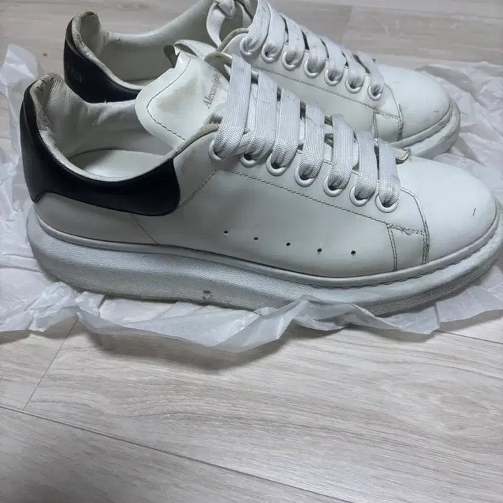 [BUNJANG] Alexander McQueen Oversized Sneakers (Size 41.5) / 알렉산더 맥퀸 오버사이즈 스니커즈 41.5